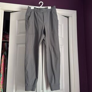 Men’s lululemon  gray ABC jogger short size small